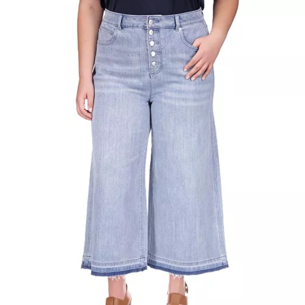 Michael Kors
Plus Size Frayed-Hem Cropped Flare-Leg Jeans